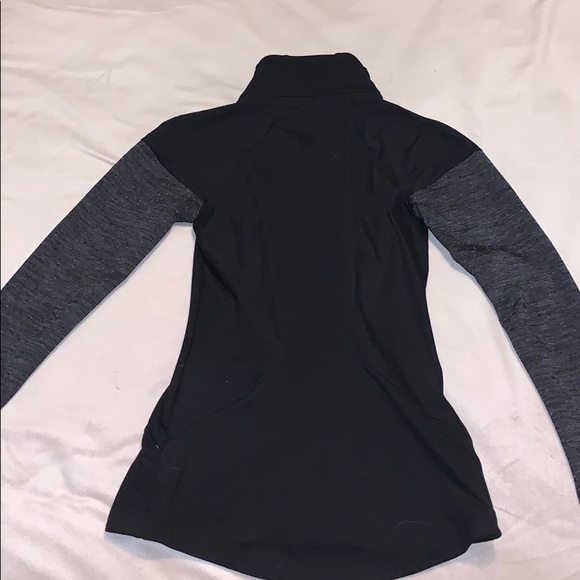 Women’s Under Armour Jacket - Picture 2 of 2